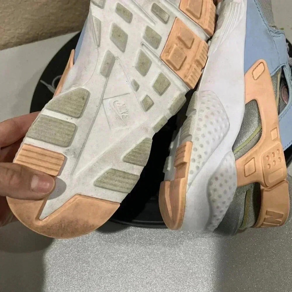 Nike Air Huarache Run (GS) Girl's Running Shoes Size 6Y Wolf Gray Pink Blue - Picture 7 of 8